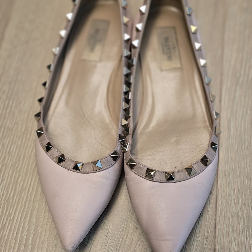 Valentino Garavani Blush Studded Flats